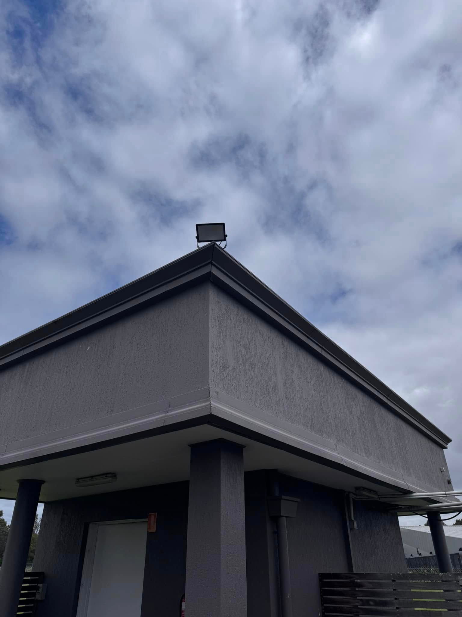 Commercial exterior security light